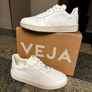 VEJA V-10 Leather Extra White Trainers